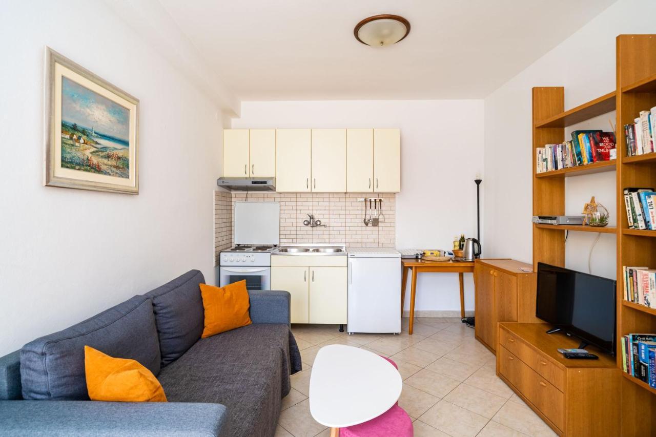 Apartament And Nike
